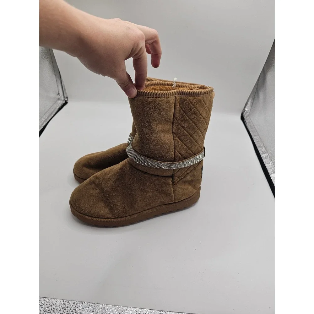 Rocawear Womens Chestnut Brown Faux Suede Rhinestone Quilted Winter Boots Size 8